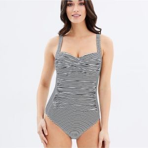 Nip Tuck Bond Eye‎ Multi Fit Cup Swimsuit 6 Twist